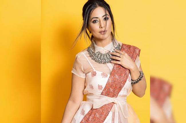 Fans share the THEN and NOW picture of Hina Khan